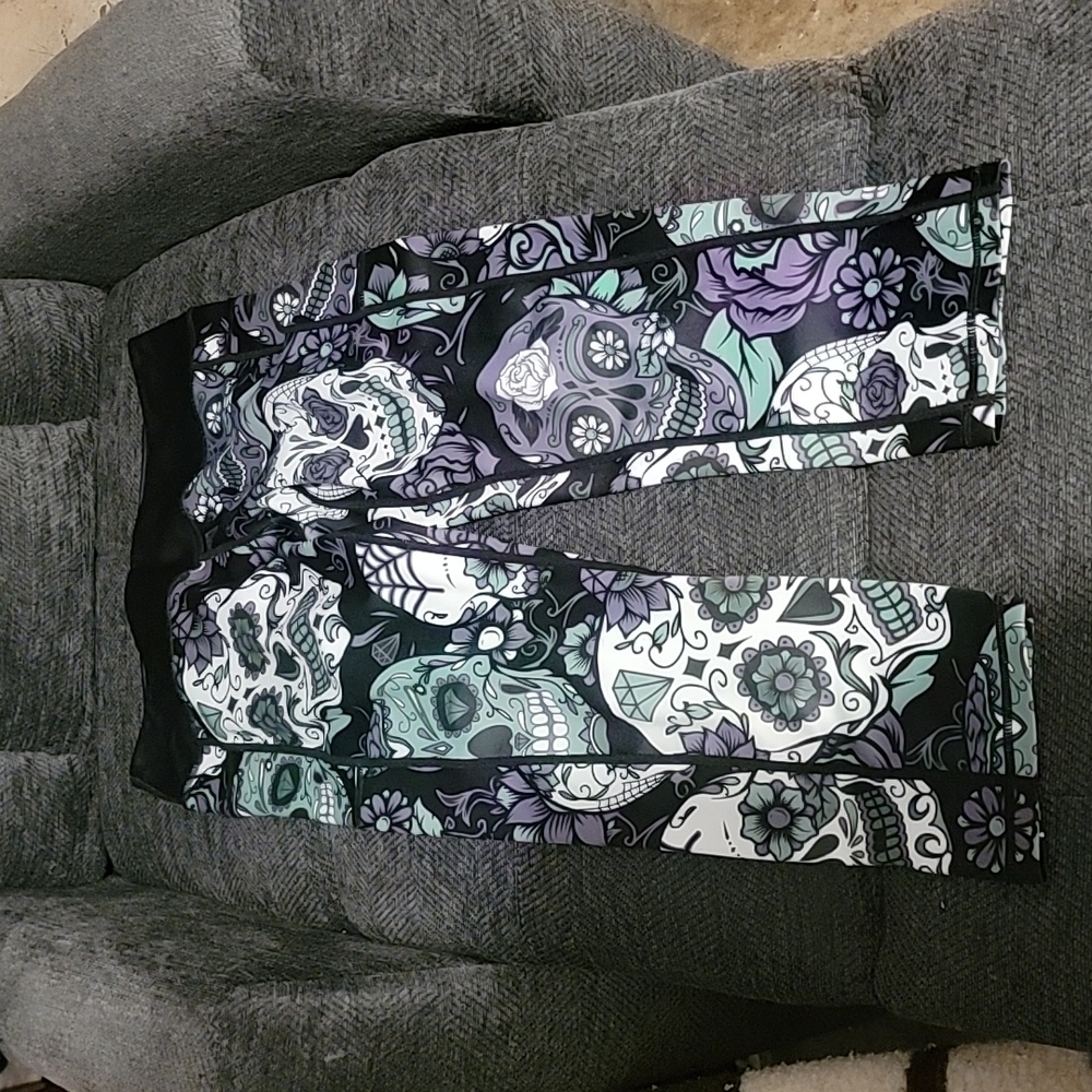 CVG chaos skulls leggings